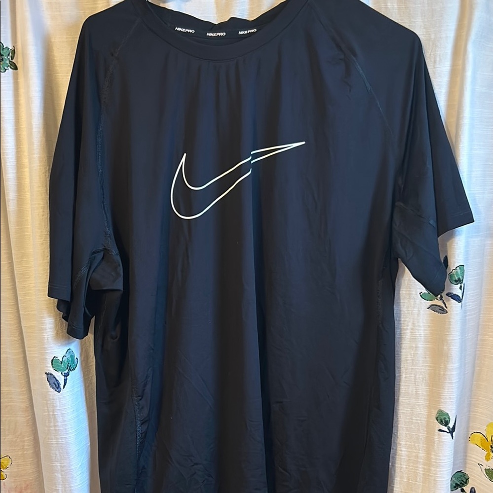 Nike Men's Black Shirt